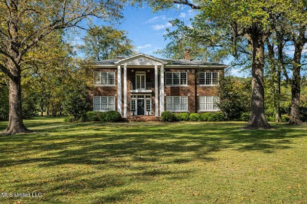 $450,000 | 2502 West Claiborne Avenue, Greenwood, MS 38930