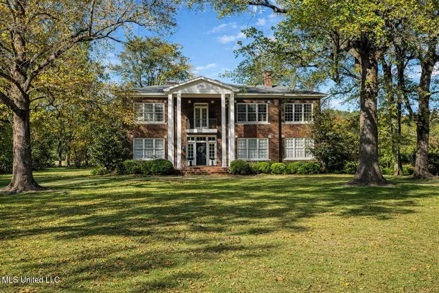 $500,000 | 2502 West Claiborne Avenue, Greenwood, MS 38930