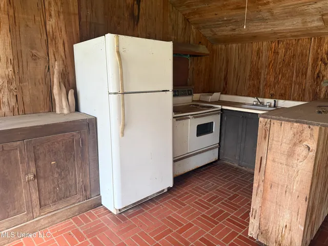 $500,000 | 2502 West Claiborne Avenue, Greenwood, MS 38930