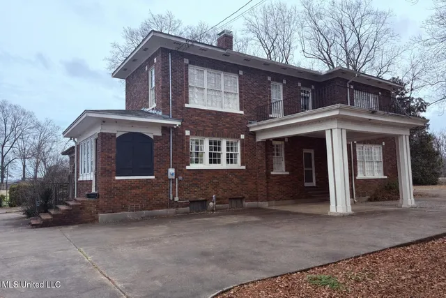 $500,000 | 2502 West Claiborne Avenue, Greenwood, MS 38930