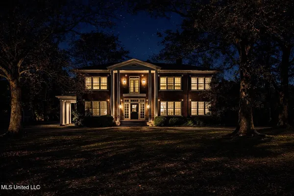 $450,000 | 2502 West Claiborne Avenue, Greenwood, MS 38930