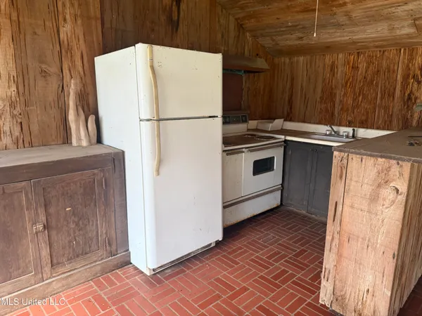 $450,000 | 2502 West Claiborne Avenue, Greenwood, MS 38930