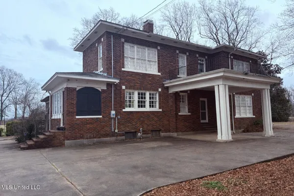 $450,000 | 2502 West Claiborne Avenue, Greenwood, MS 38930