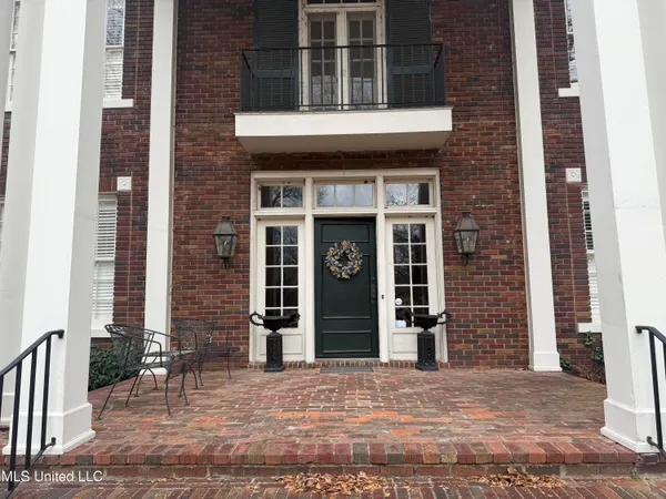 $450,000 | 2502 West Claiborne Avenue, Greenwood, MS 38930