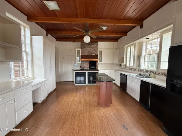 $450,000 | 2502 West Claiborne Avenue, Greenwood, MS 38930