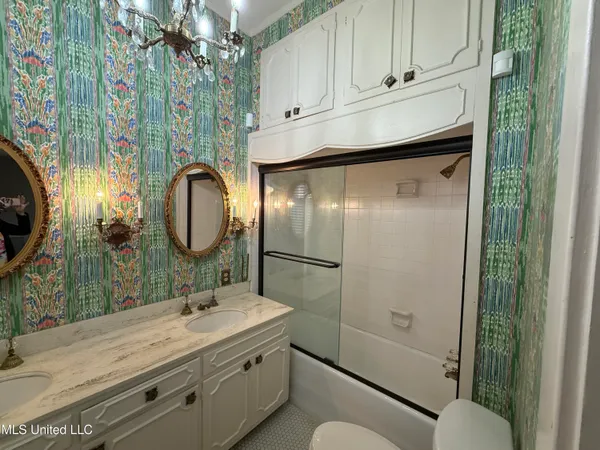 $450,000 | 2502 West Claiborne Avenue, Greenwood, MS 38930