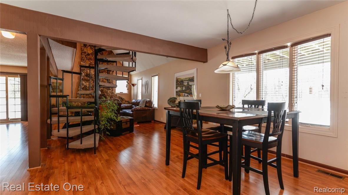 1210 Middle Road Highland, MI 48357 - Photo 12 of 72 11_8.jpg