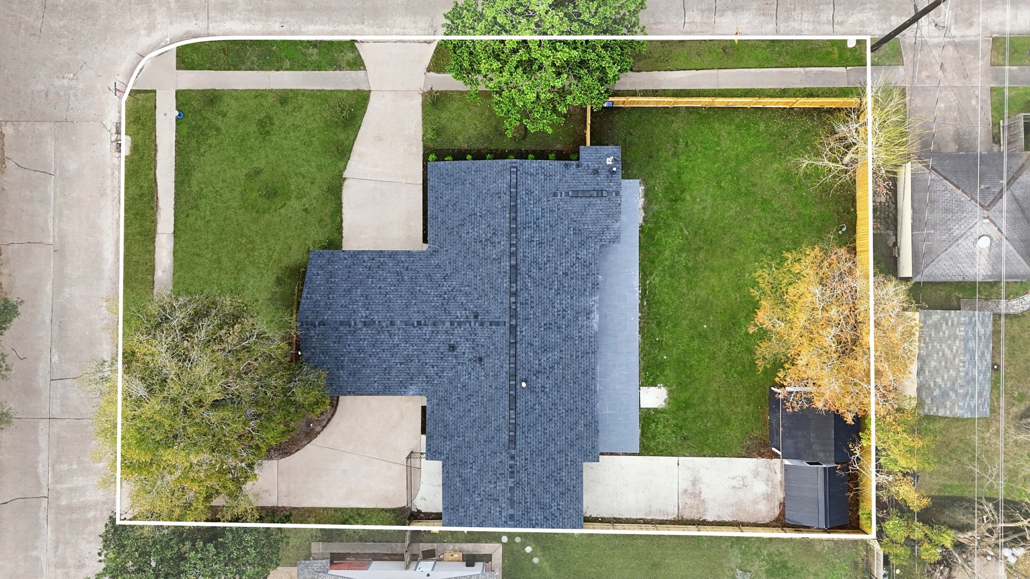 12319 Renwick Houston, TX 77035 - Photo 45 of 50 front view of a house with a yard