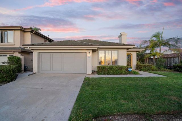 front view of house with a yard
