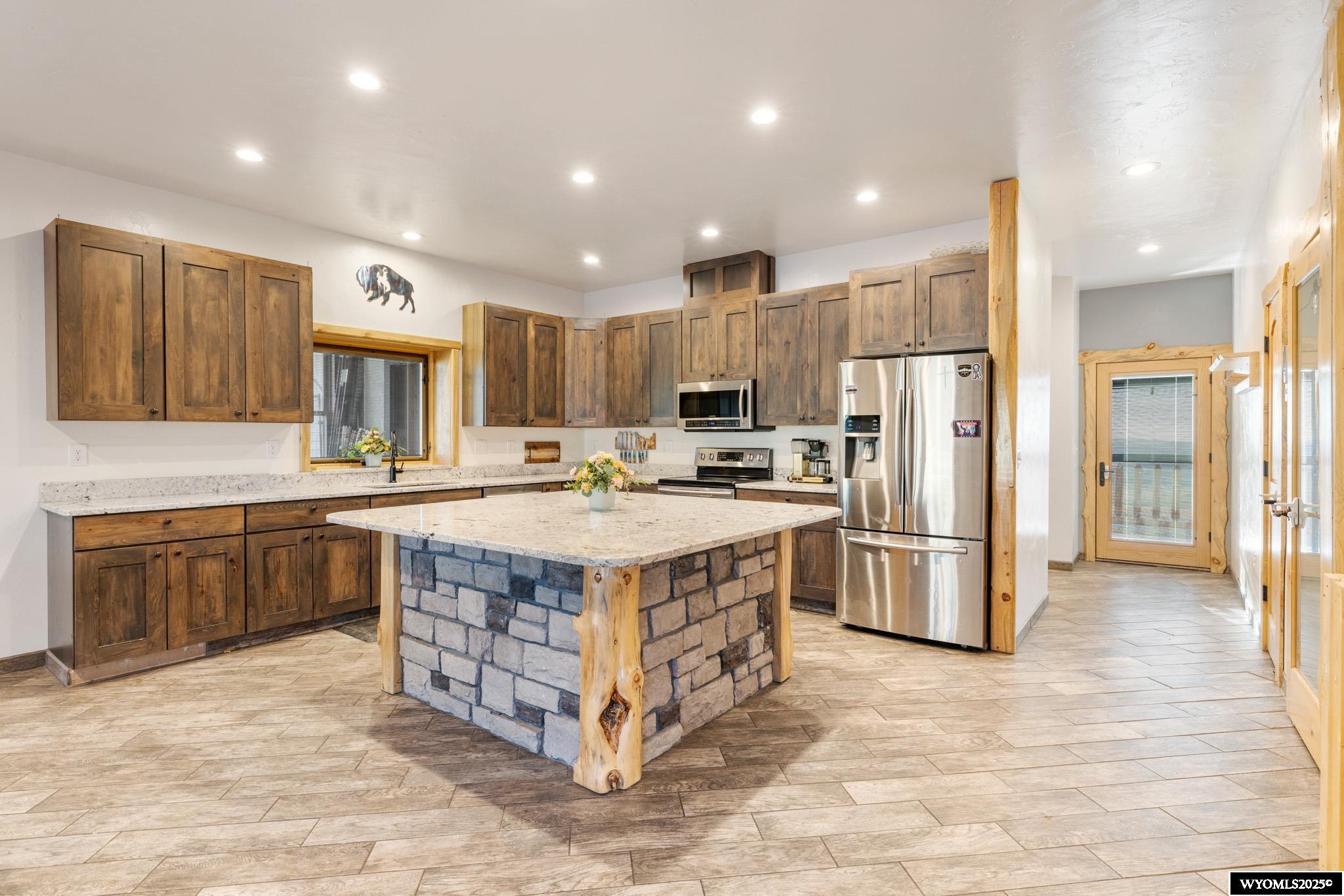 6593 South Ridgecrest Drive Casper, WY 82601 - Photo 4 of 42