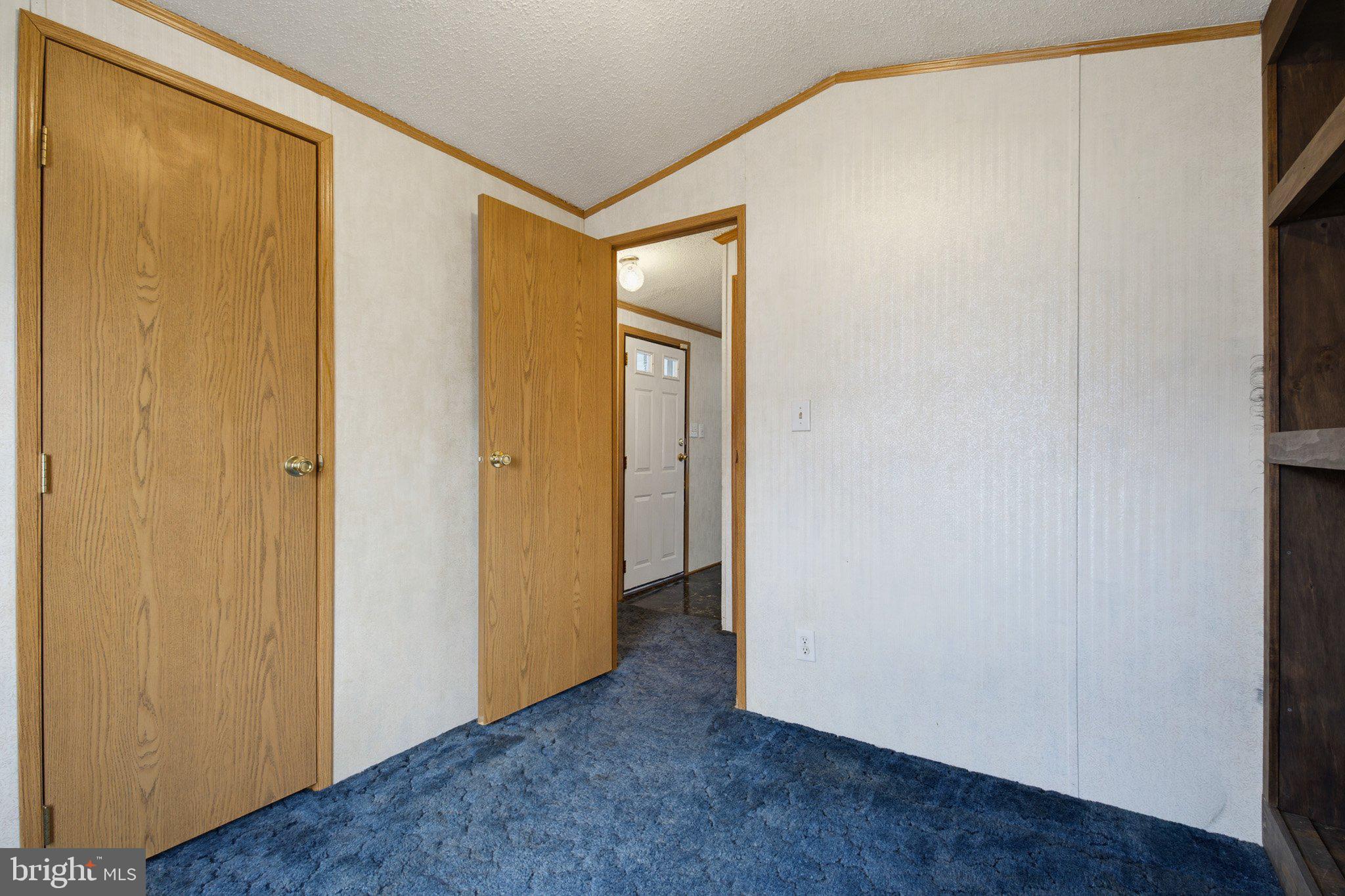 475 Wabash Road Ephrata, PA 17522 - Photo 29 of 33 Inviting entryway with warm tones.