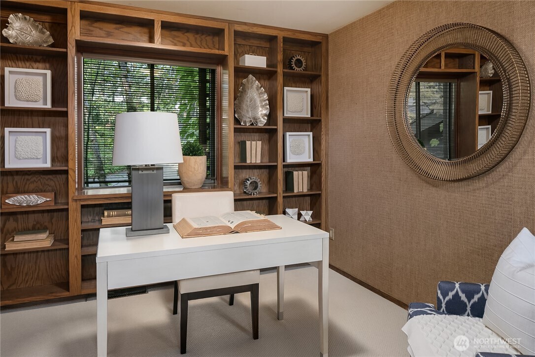 11055 Southeast Lake Road Bellevue, WA 98004 - Photo 12 of 20
