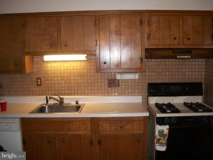6906 Good Luck Road Hyattsville, MD 20784 - Photo 4 of 10 Kitchen