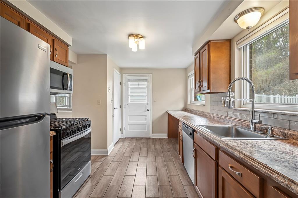 3033 Universal Road Pittsburgh, PA 15235 - Photo 10 of 30