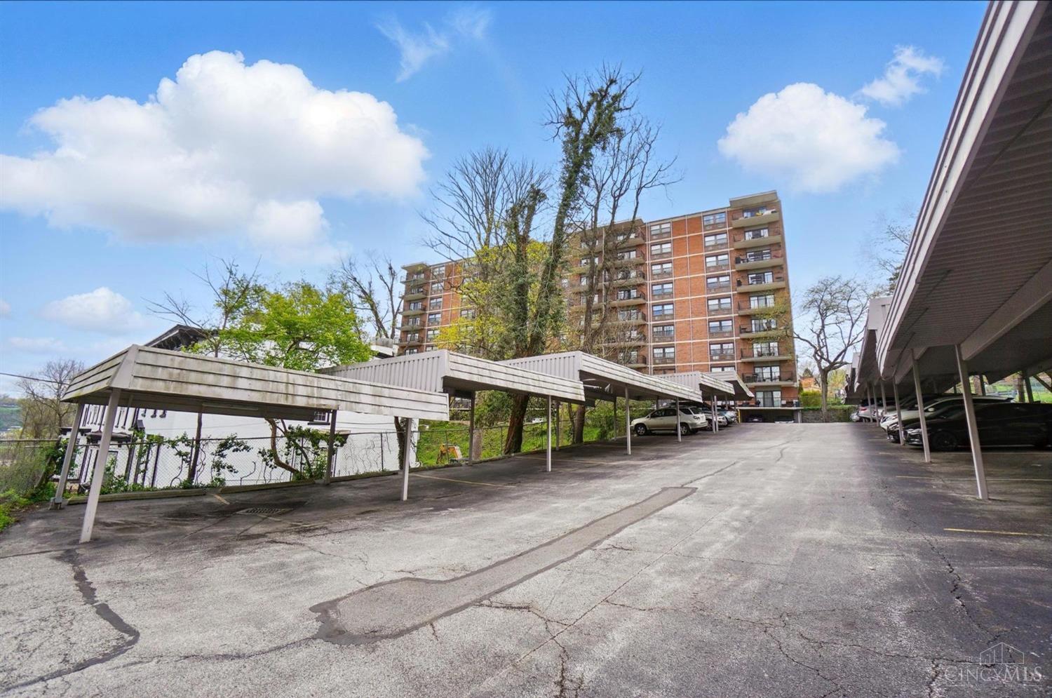 1815 William Howard Taft Road, Unit 702 Cincinnati, OH 45206 - Photo 32 of 35