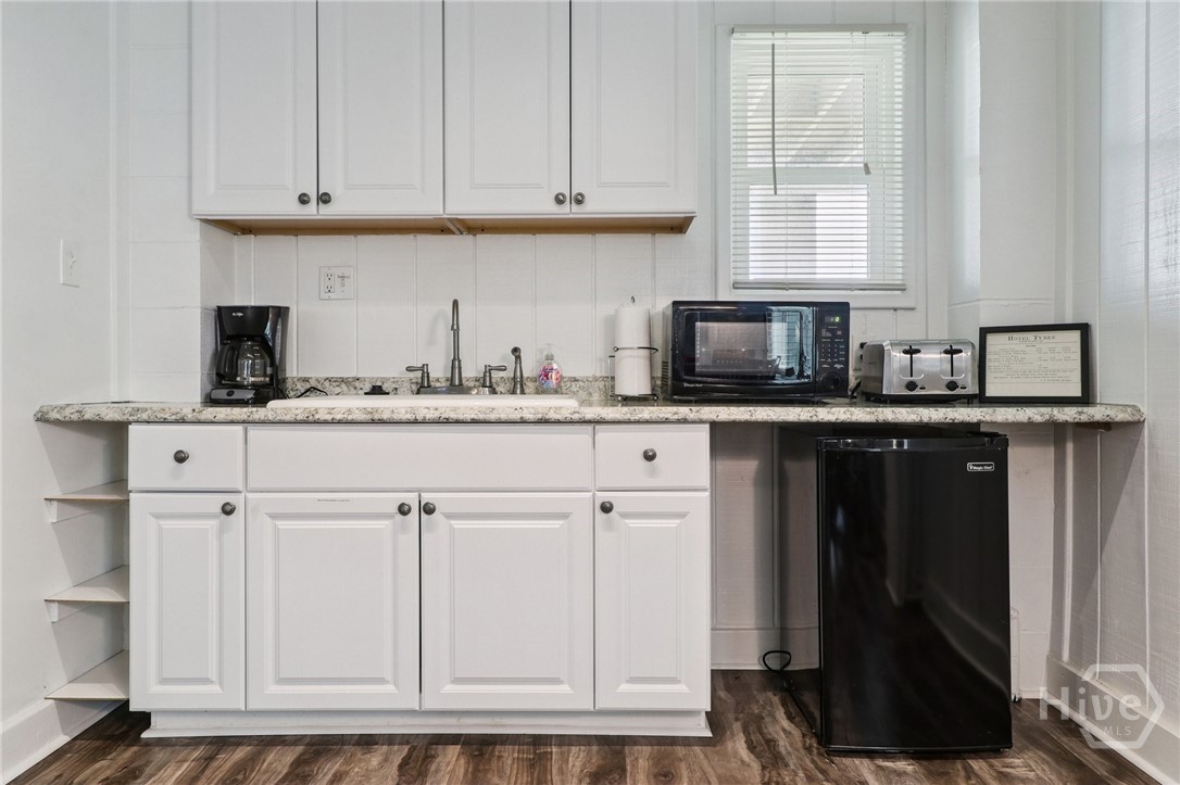 29 Taylor Street Tybee Island, GA 31328 - Photo 34 of 60 Ground floor kitchen