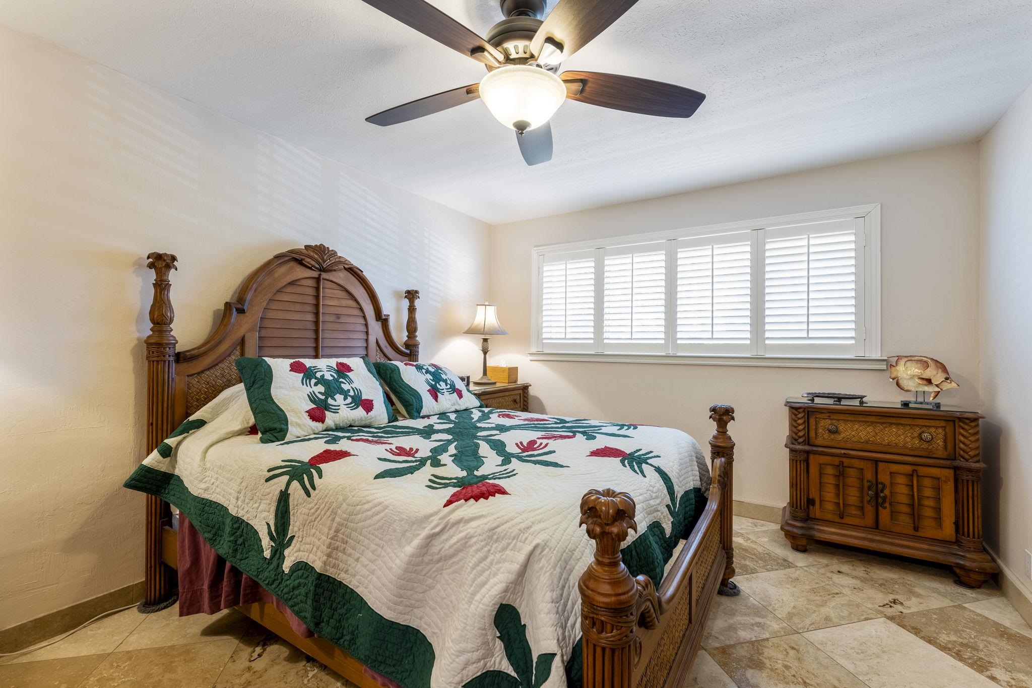 2075 South Kihei Road, Unit 214 Kihei, HI 96753 - Photo 30 of 50 a bedroom with a bed and a chandelier