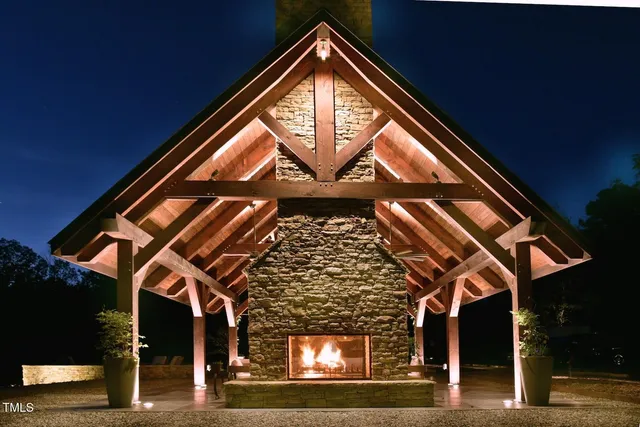 a view of an entryway of the house