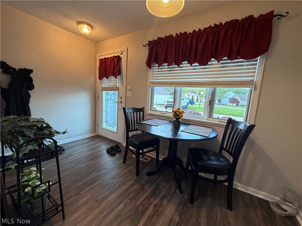 4648 Oak Point Road Lorain, OH 44053 - Photo 6 of 33