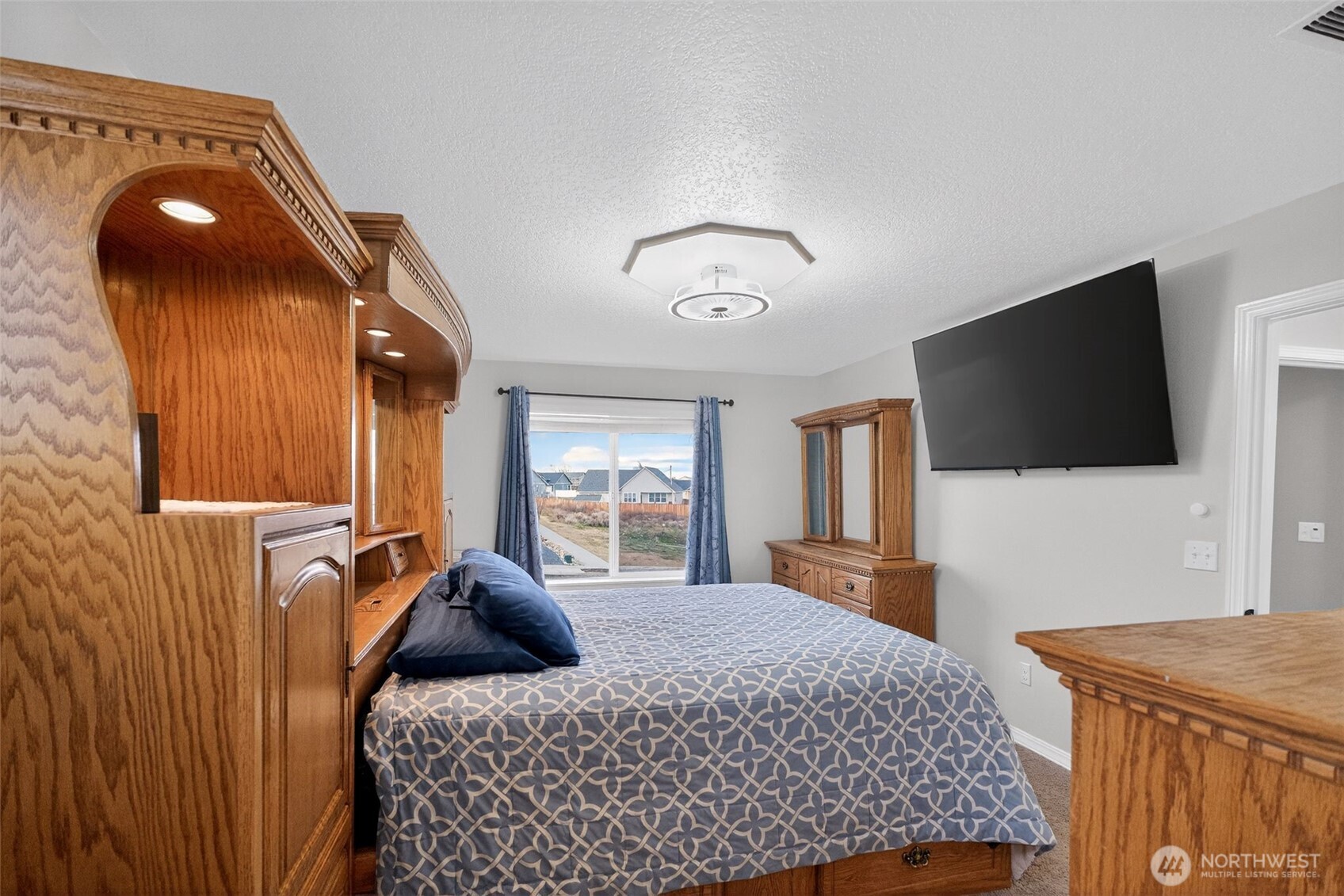 1427 West Century Street Moses Lake, WA 98837 - Photo 20 of 30 a bedroom with a bed and a flat screen tv