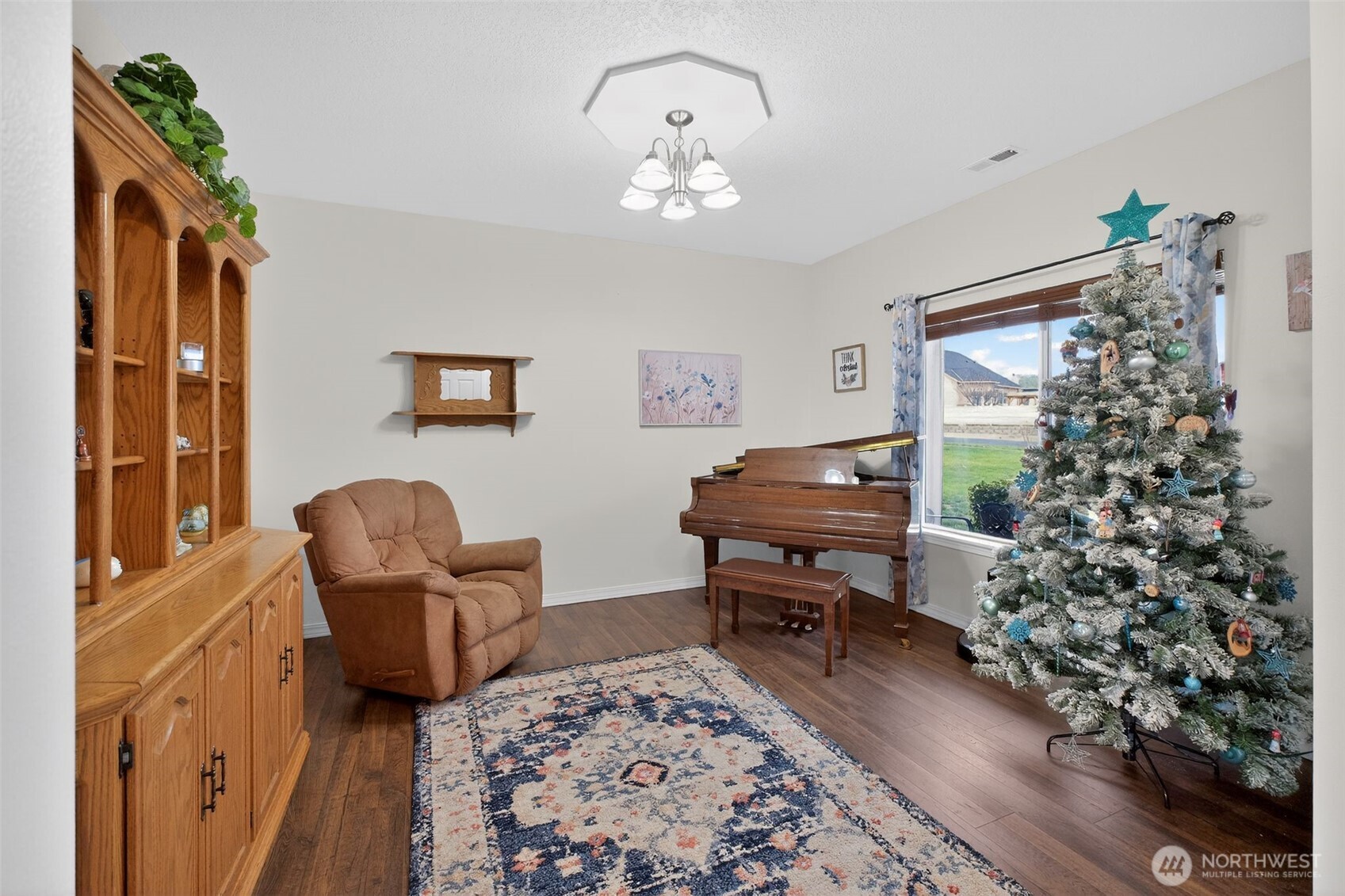 1427 West Century Street Moses Lake, WA 98837 - Photo 7 of 30 a living room with furniture and a window