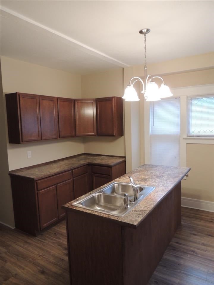 1018 Center Point Road Northeast Cedar Rapids, IA 52402 - Photo 7 of 24 Gallery Image 7