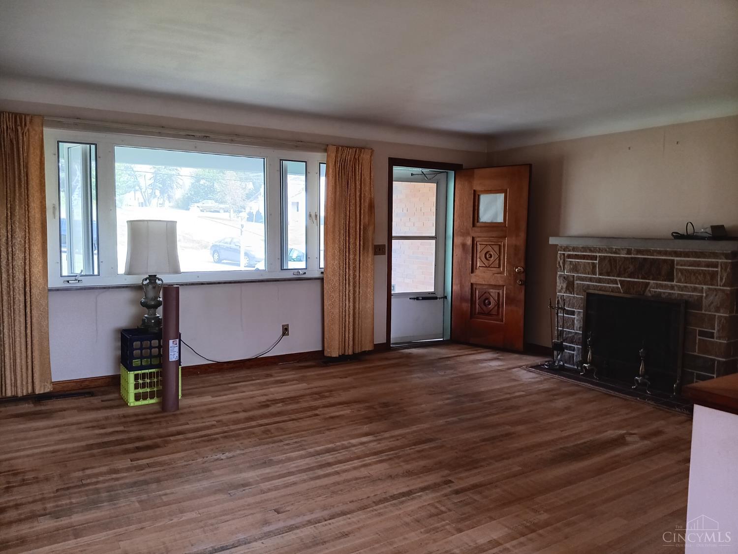 3775 Boomer Road Cincinnati, OH 45247 - Photo 6 of 46