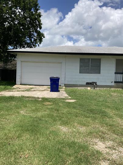 12341 Highway 21 Midway, TX 75852 - Photo 4 of 10 a backyard of a house with lots of green space