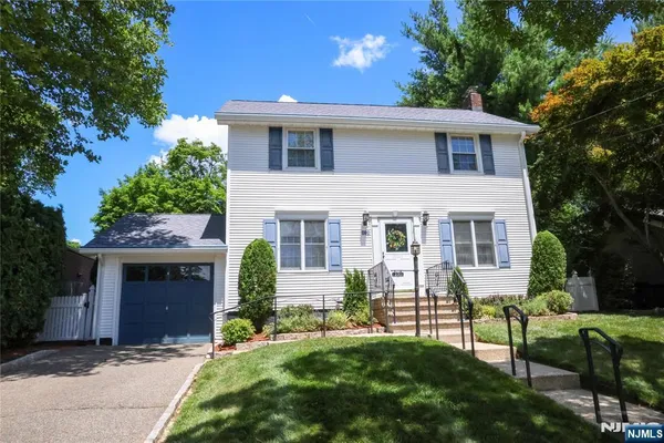 $929,000 | 270 Kensington Road, River Edge, NJ 07661
