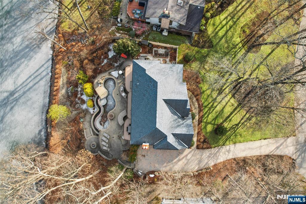 185 Summit Avenue Pompton Lakes, NJ 07442 - Photo 34 of 36 a view of a plant in front of a building