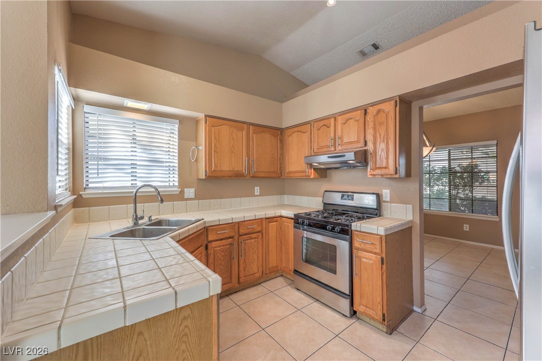 141 Alpine Court Henderson, NV 89074 - Photo 16 of 37