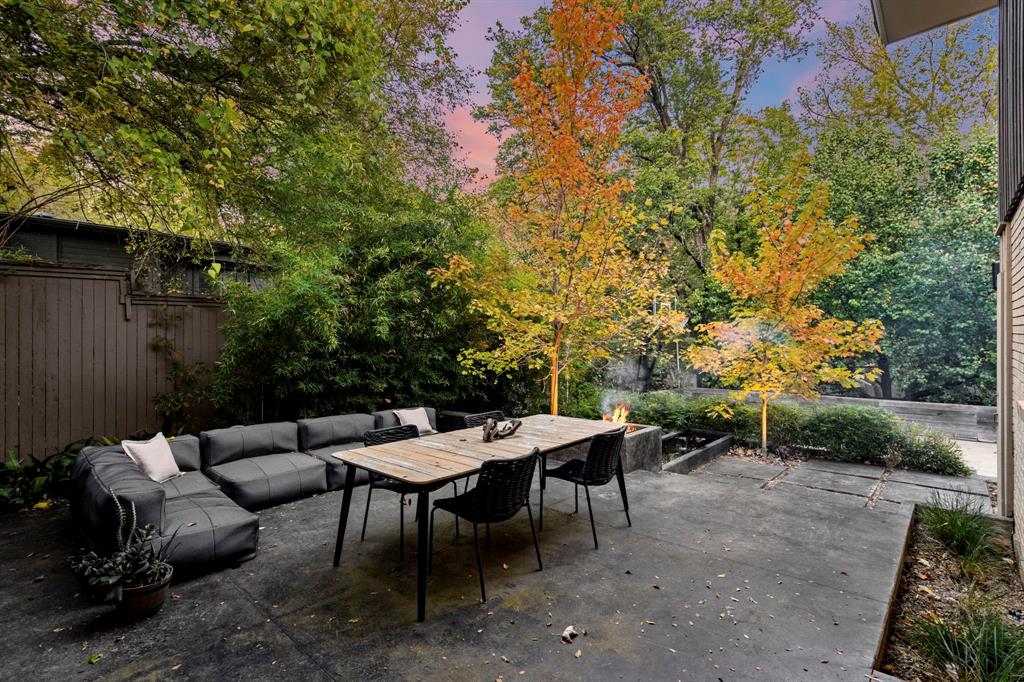 7320 Walling Lane Dallas, TX 75231 - Photo 29 of 40 a backyard of a house with a table and chairs