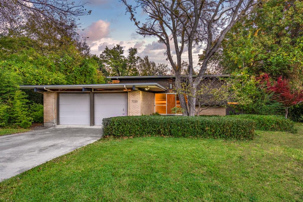7320 Walling Lane Dallas, TX 75231 - Photo 37 of 40 a backyard of a house with lots of green space