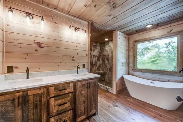 a view of entryway and hall