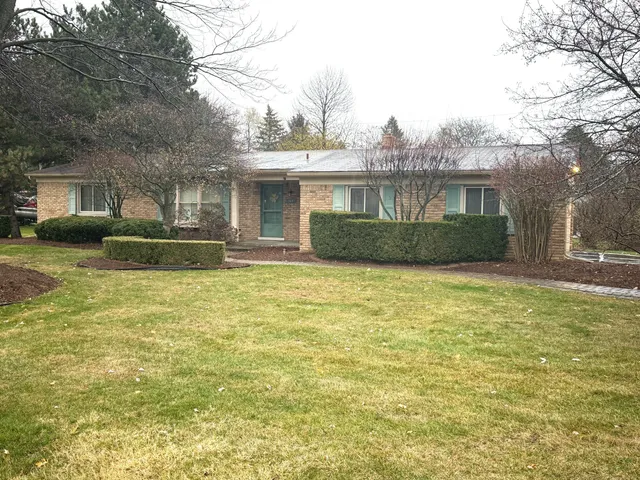 $415,000 | 384 Bellarmine Drive, Rochester, MI 48309
