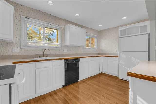 $415,000 | 384 Bellarmine Drive, Rochester, MI 48309