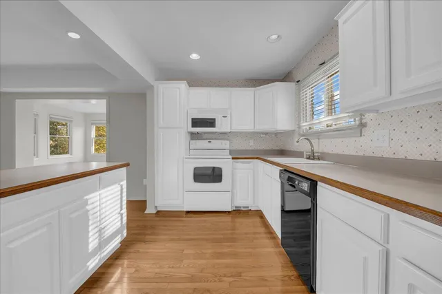 $415,000 | 384 Bellarmine Drive, Rochester, MI 48309