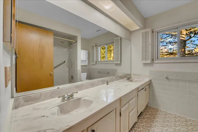 $415,000 | 384 Bellarmine Drive, Rochester, MI 48309