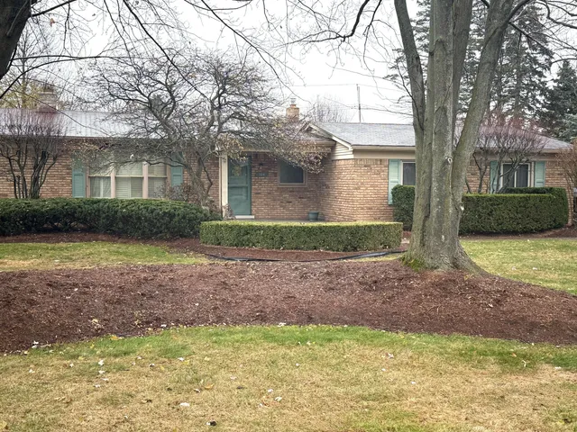 $415,000 | 384 Bellarmine Drive, Rochester, MI 48309