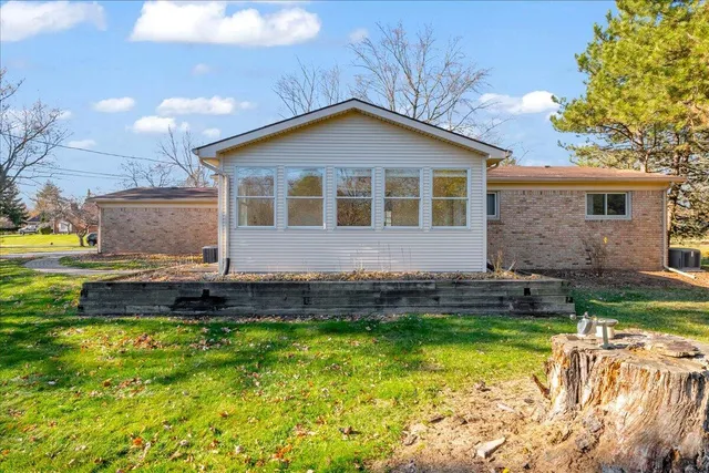 $415,000 | 384 Bellarmine Drive, Rochester, MI 48309