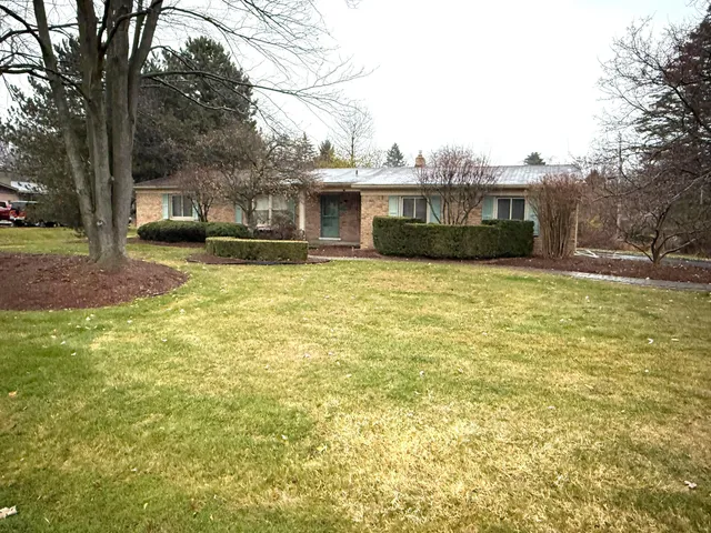 $415,000 | 384 Bellarmine Drive, Rochester, MI 48309