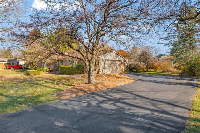 $415,000 | 384 Bellarmine Drive, Rochester, MI 48309