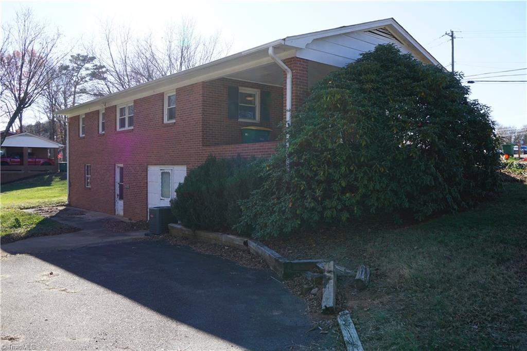 2475 Darrow Road Walkertown, NC 27051 - Photo 12 of 34 Gallery Image 12