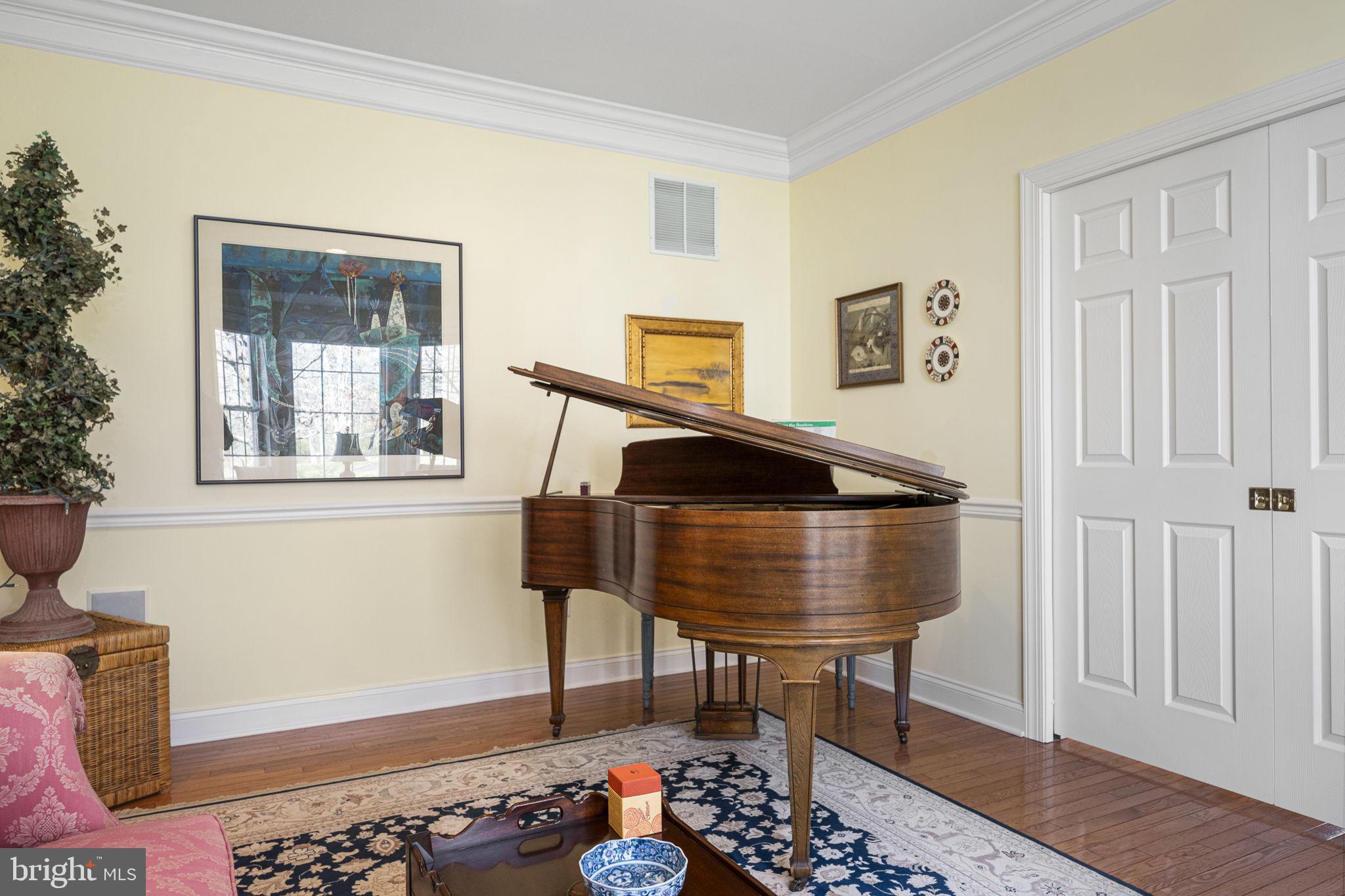 24 Longview Lane Newtown Square, PA 19073 - Photo 11 of 32 a living room with furniture and a window