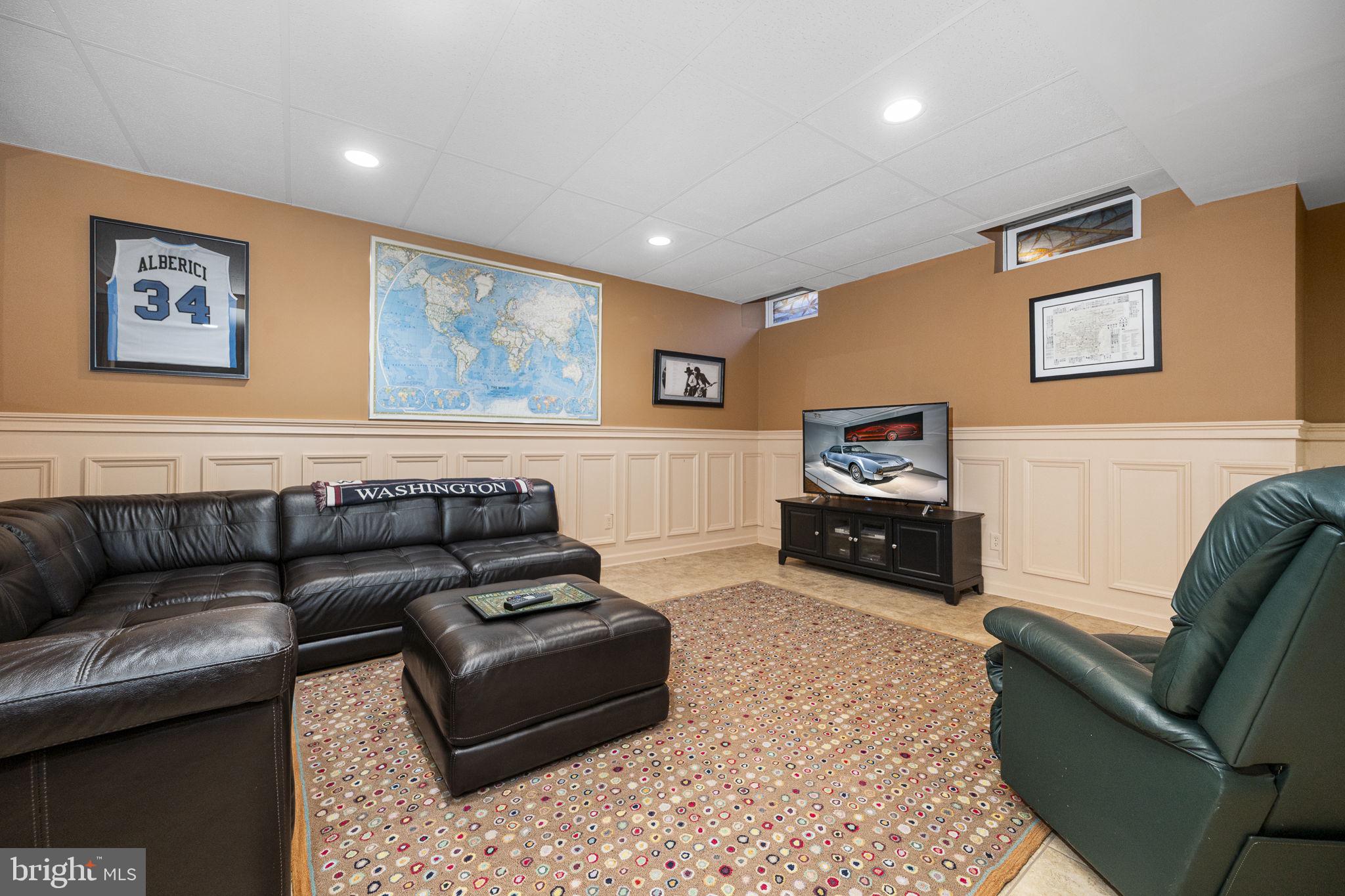 24 Longview Lane Newtown Square, PA 19073 - Photo 24 of 32 a living room with furniture and a couch