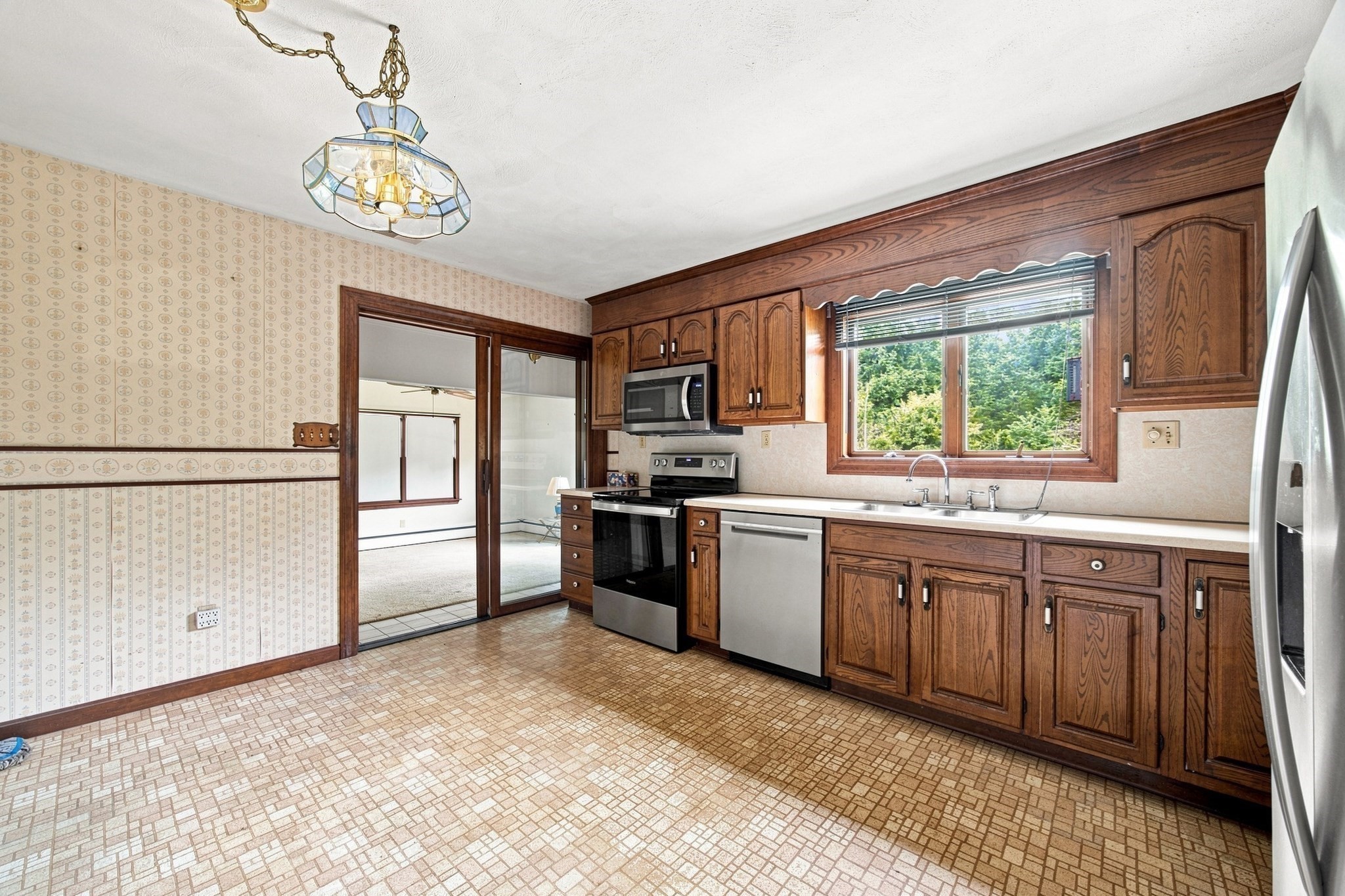 37 Charles Hill Road Holyoke, MA 01040 - Photo 10 of 32 Gallery Image 10