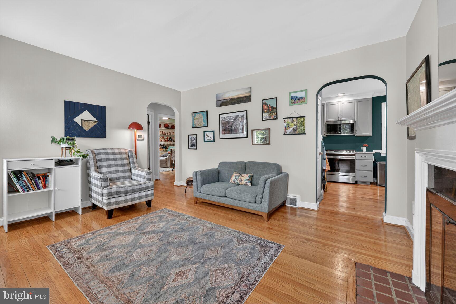 617 Gist Avenue Silver Spring, MD 20910 - Photo 5 of 31 Living room