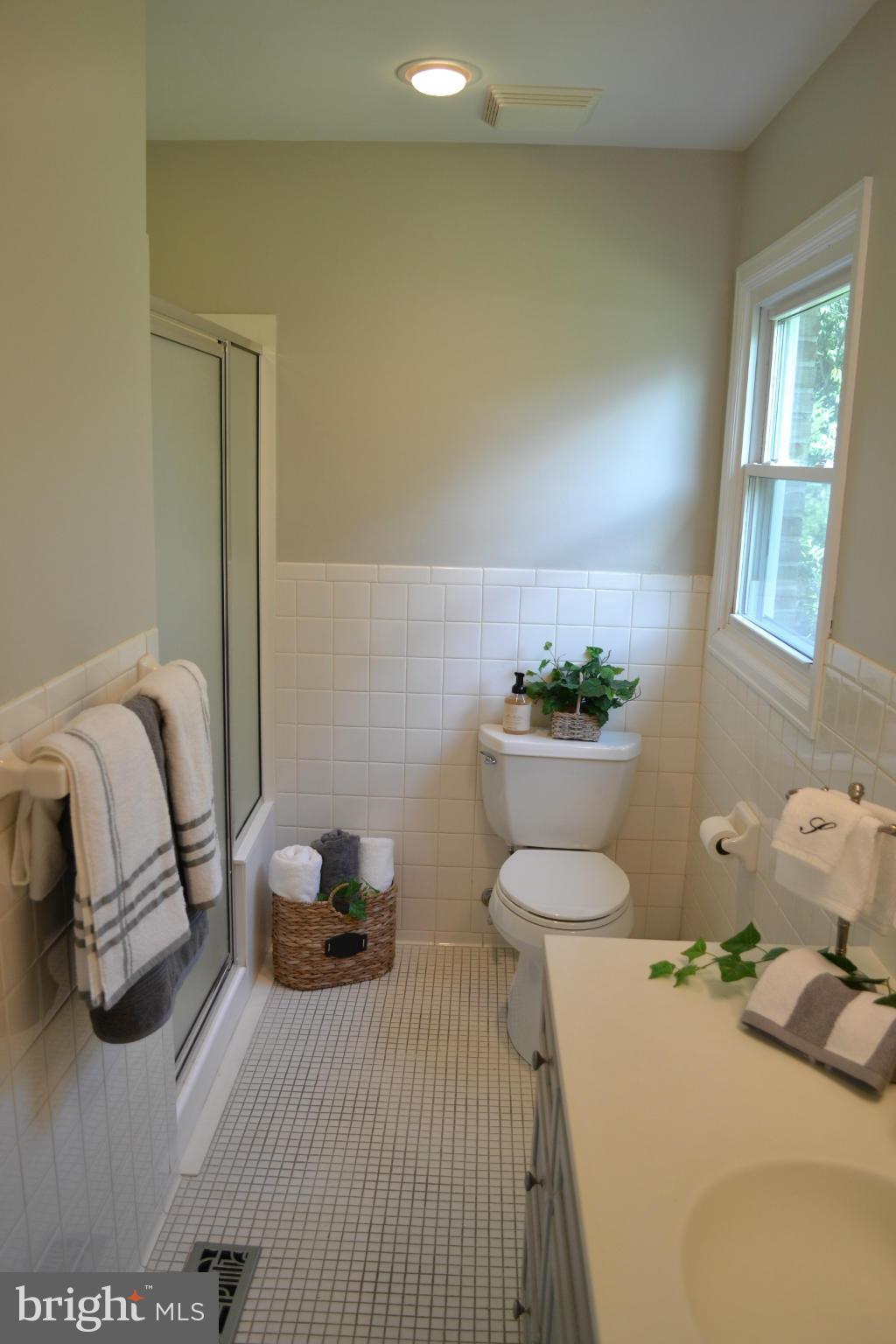 1002 Valewood Road Towson, MD 21286 - Photo 17 of 30 Bath (Master)