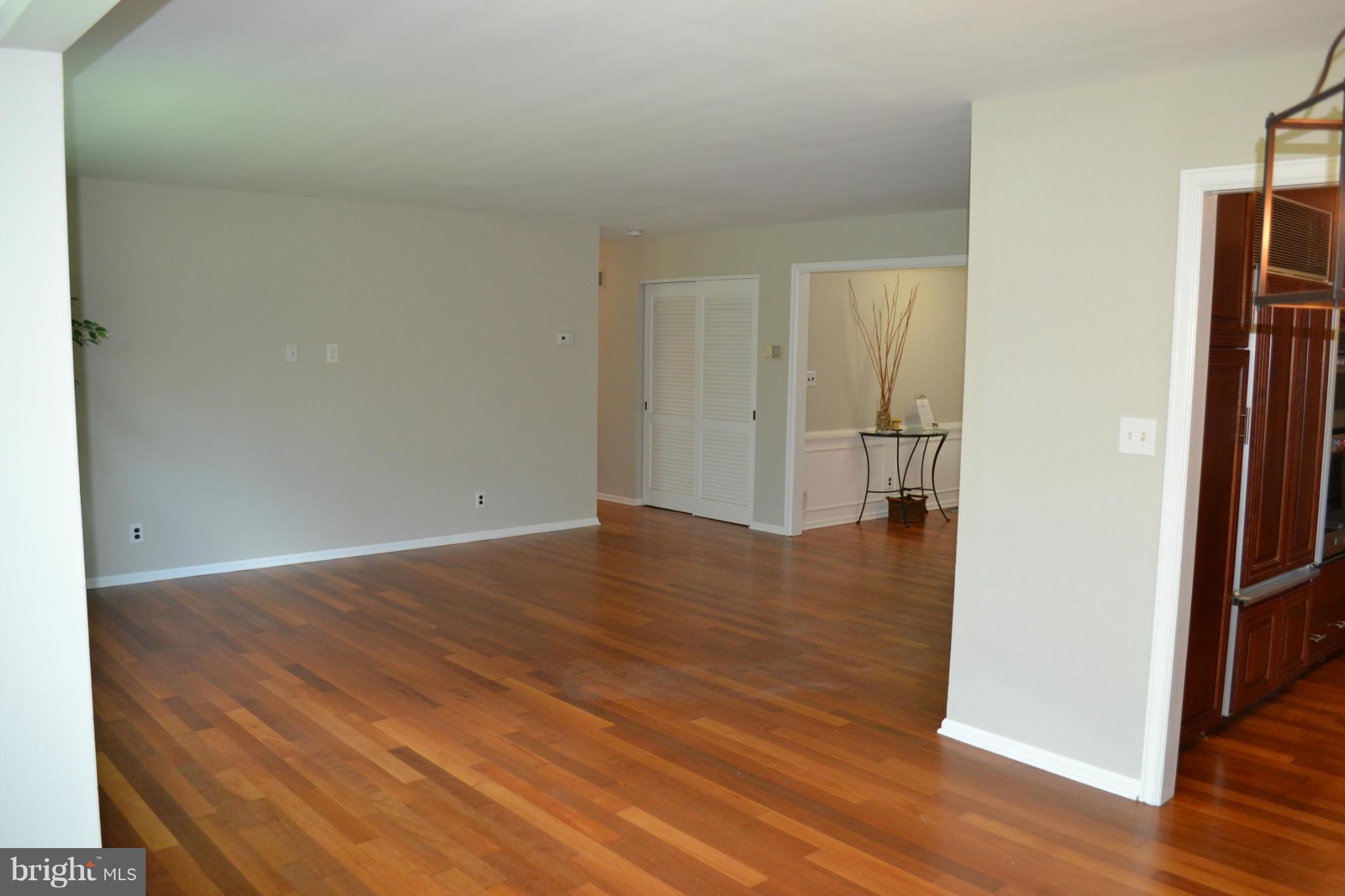 1002 Valewood Road Towson, MD 21286 - Photo 6 of 30 Living Room