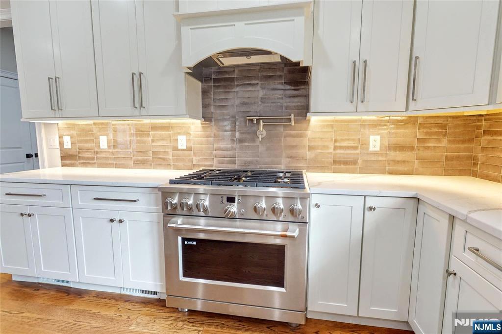 19 Meadowbrook Road Upper Saddle River, NJ 07458 - Photo 7 of 47 a stove top oven sitting inside of a kitchen